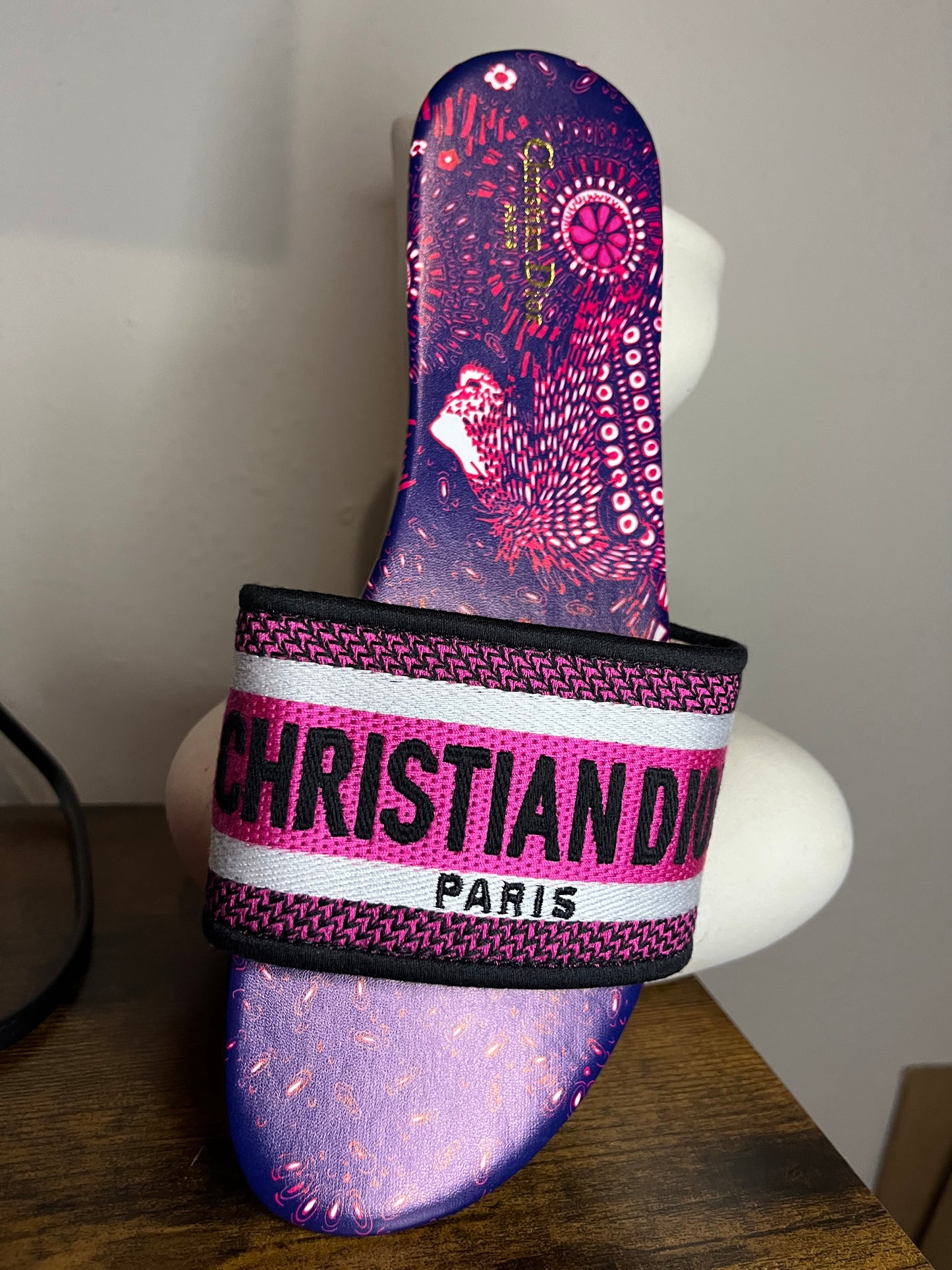 Size 9 Dior Dway slides